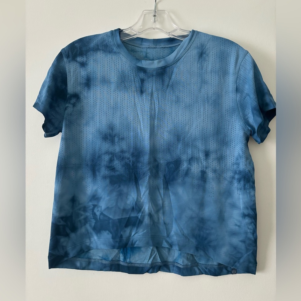 Lululemon athletic shirt